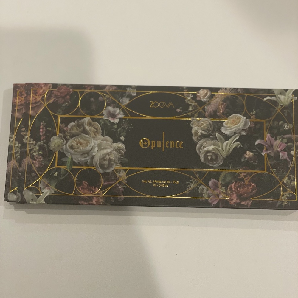 Selling Zoeva Palette.